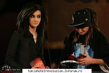 Fun with tom - ToM:''Yoooooyy....Bill......iaui-te ce SMS mi-a - Tom Kaulitz