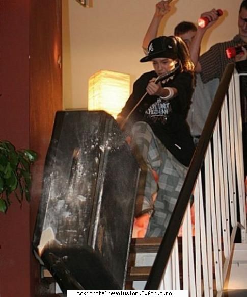 Fun with tom - Gustav:"Ce ai mey ToM?!...esjty transpitat - Tom Kaulitz