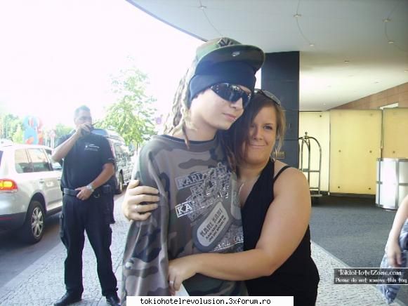 Fun with tom - lol ce tare e poza si ma bucur ca va plake mai - Tom Kaulitz