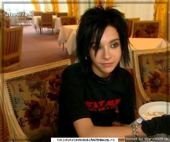 Funn with bill - B: kelner...kelner...KELNER!!:x Chelner: da? B - Bill Kaulitz