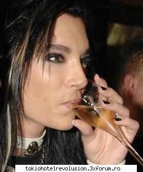 Funn with bill - T: iara bei? B: uhu^^ T: d unde ai luat bautura? - Bill Kaulitz