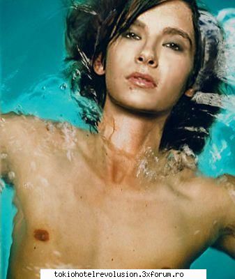 Funn with bill - uhh!!! ce calda este apa...as sta numai in apa - Bill Kaulitz