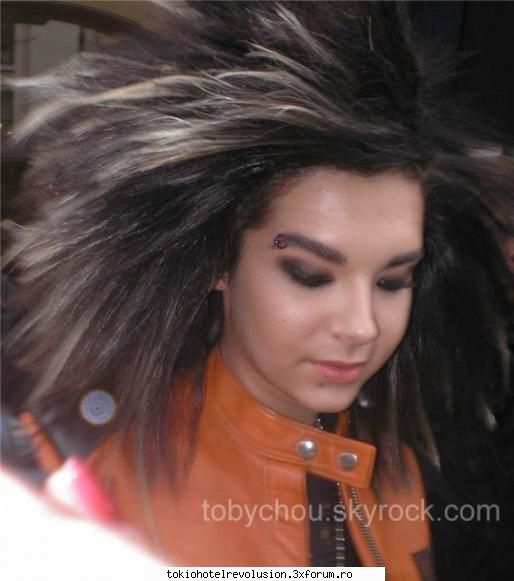 Funn with bill - David: uite,urca pe scena ji citeste asta B: ha - Bill Kaulitz