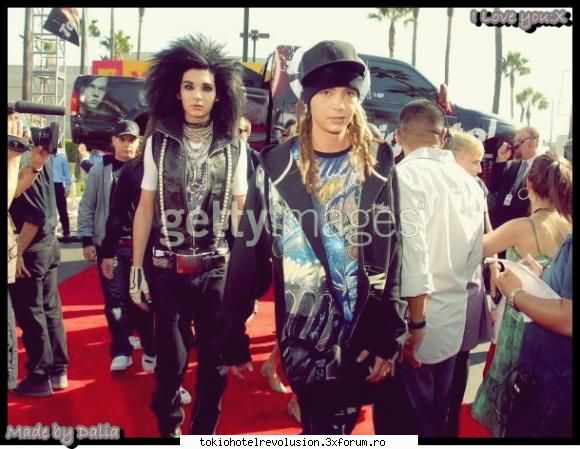 Funn with bill - B: aaahhh Tom ajutor!!!!! T: fane - Bill Kaulitz