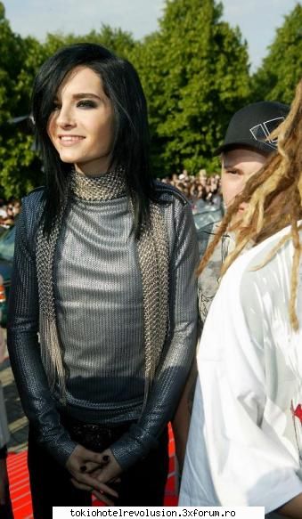 Funn with bill - B: haha T: ce razi iara ma de unu` singur? B: nu - Bill Kaulitz