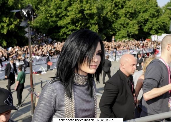 Funn with bill - B: ma bathe vanthu....=___= T: mai mananca - Bill Kaulitz