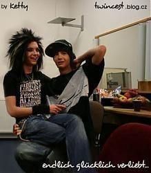 Funn with bill - T: Bill ce mamica ta faci? B: pai in primul rand - Bill Kaulitz