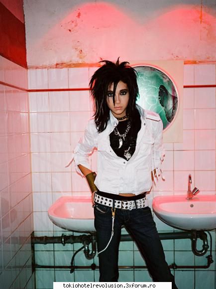 Funn with bill - B: deci....pff...sunt milionar in euro si trebuie - Bill Kaulitz