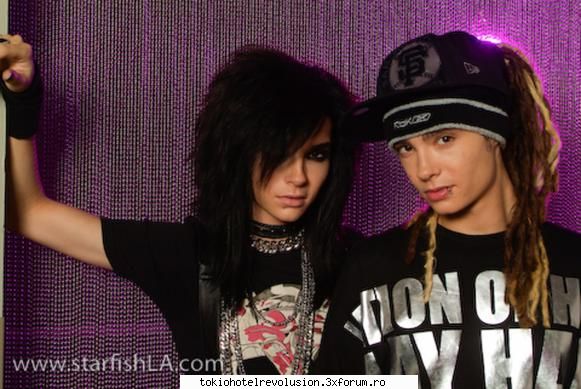 Funn with bill - T: ia` simte`o p`asta ce buna e B: taci ma` - Bill Kaulitz