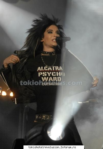 Funn with bill - bill: mamahhhh ce jocuri de lumini ....Oops cred - Bill Kaulitz