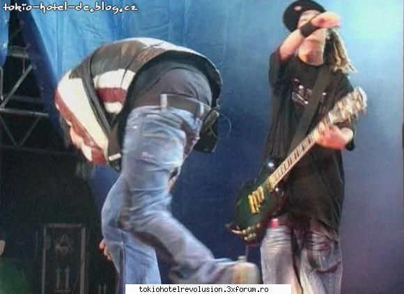 Funn with bill - kiss my ass antianilor dar vedeti ca e spalat cu - Bill Kaulitz