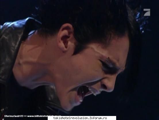 Funn with bill - b: aaaaaaaaa...uite o pisik moarta....aaaaaaaaaa - Bill Kaulitz