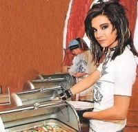 Funn with bill - bill e haleala :x :x :x ??? t frumos ninge bill - Bill Kaulitz