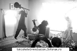 Funn with bill - b ,da dc neau pus ajtia sa spargem toate - Bill Kaulitz