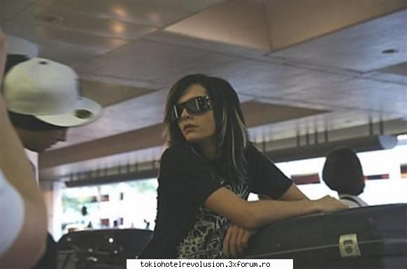 Funn with bill - T: ba da ce cur are asta...tre sa o incerc B: ba - Bill Kaulitz