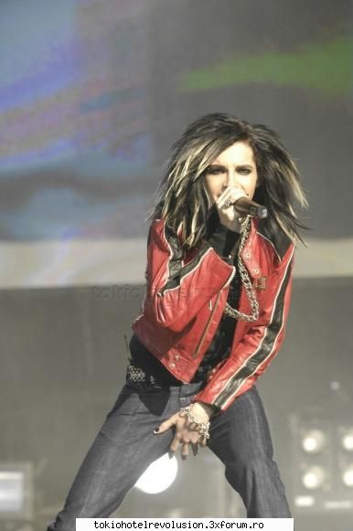 Funn with bill - B: you can't touch this! Fana: yes, i can! :D B - Bill Kaulitz