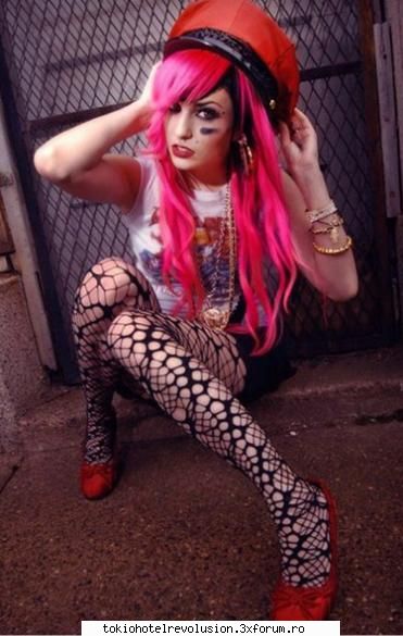 HOT or NOT - RunAway. - Arhiva Generala /General Archive