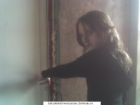 Lil' ugleeh mhe! - what's behind this crimson door? BILL? or maybe - Fotografii cu utilizatorii