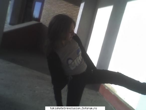 Lil' ugleeh mhe! - aci dau craci la perete - Fotografii cu utilizatorii