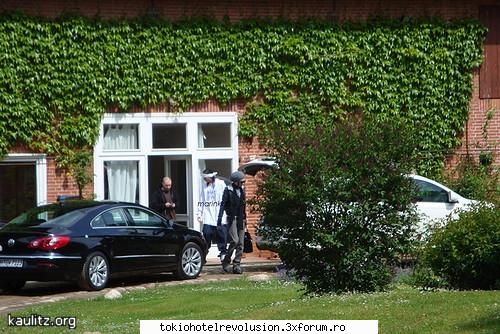 News Poze - In fata studioului - Tokio Hotel
