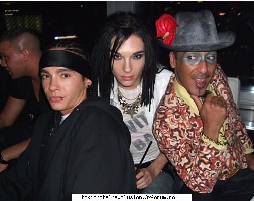 News Poze - Tom are cercei in ambele urechi T_T shi shia - Tokio Hotel