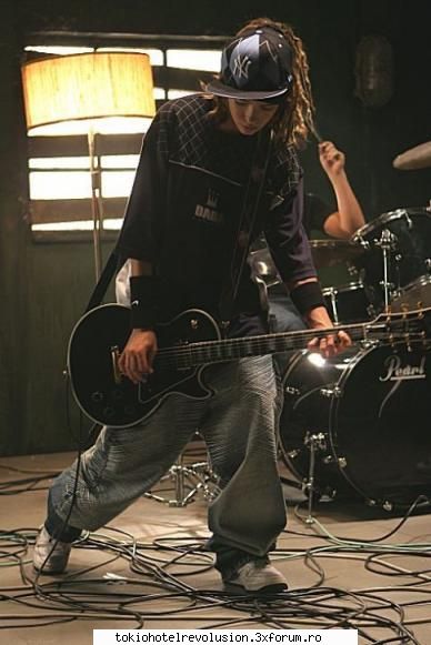 Noua masina a lui Tom - e tare masina dar vb lu Flavia o cutie de - Tom Kaulitz