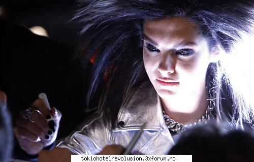 Noutăţi videos - nu mai stie ce sa sp despre el....ps - Tokio Hotel