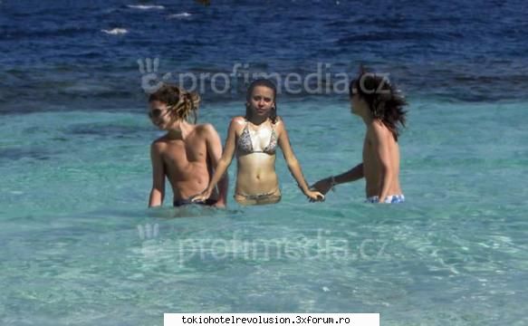 PhotoShop rulzzz - vreau parerea voastra despre aceasta poza nu va - Arhiva Generala /General Archive