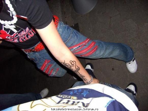 Poza preferata. - stiu mie imi plac dintii lui Bill deci in fine - Tom Kaulitz