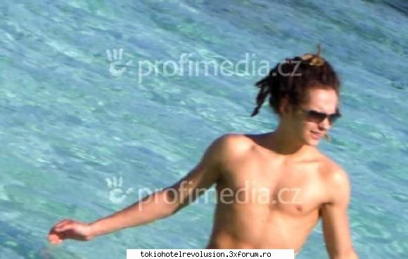 Poza preferata. - atsi vzut ce pachetsele are tommy - Tom Kaulitz
