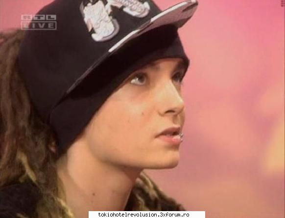 Poza preferata. - ^si eu :) pe perete am o noua poza favorita sweet - Tom Kaulitz