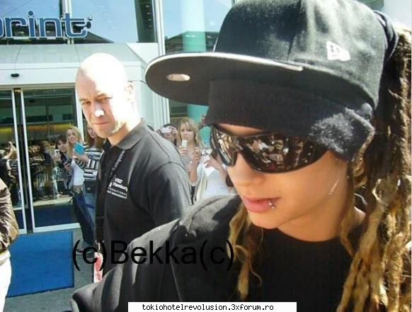 Poza preferata. - c casto ii sta ochelarii aia - Tom Kaulitz