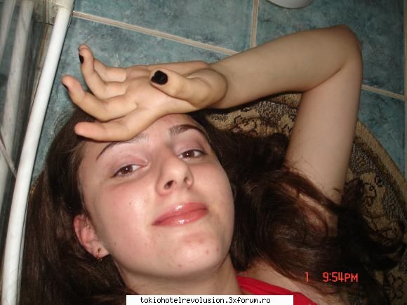 This is me - asta's eu..nu ma schimb nici dak ma omori....nu - Fotografii cu utilizatorii