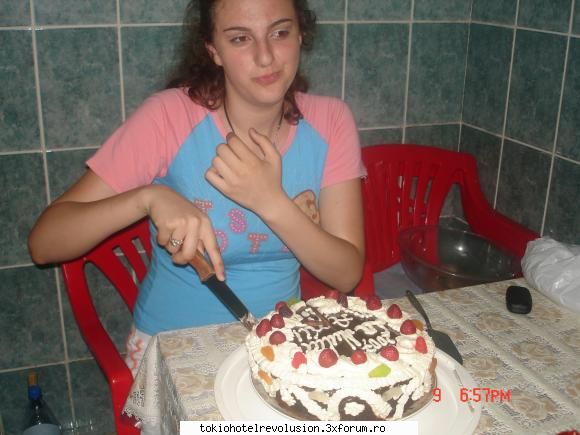 This is me - va pun o poza de la ziua mea..facuta atat akas - Fotografii cu utilizatorii