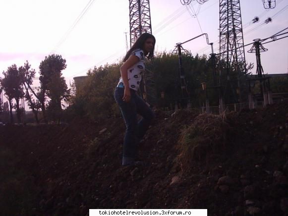 This is me , diana - pe o gramada de moloz langa un santier nebuna mai - Fotografii cu utilizatorii