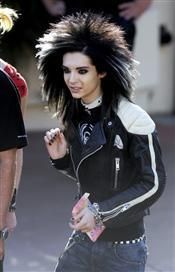 Tinuta Zilei - imi place mult trcoul cum se asorteaza cu blugi - Bill Kaulitz