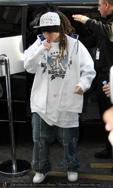 Tinuta zilei - loool se poate si nota ?imi plac ochi lui......da - Tom Kaulitz