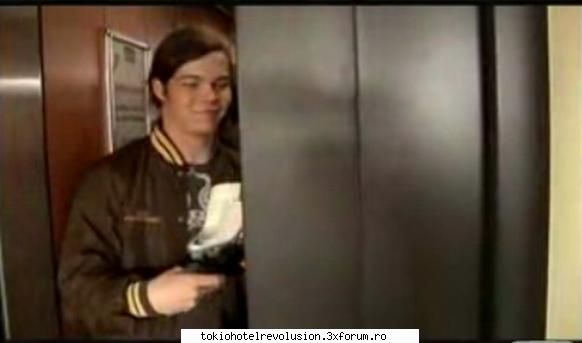 Tokio Hotel DVD ZIMMER 483 - georg prins la usa liftului..... le am si pe - Arhiva Privata / Private Archive