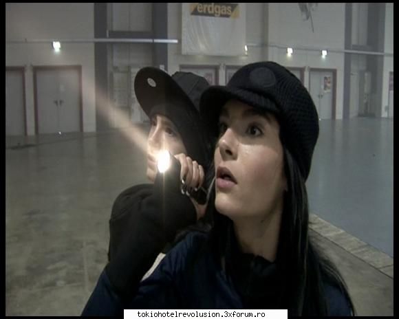 Tokio Hotel DVD ZIMMER 483 - dosarele x in actiune defapt se uitau la un - Arhiva Privata / Private Archive