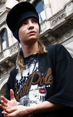 Tom - ehhh :-j atitudinea lui 8-> bad boy >:] ;x - Fotografii