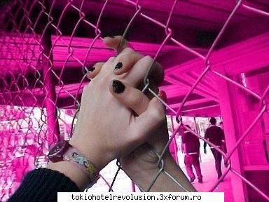 Tom Kaulitz intrun cuvant o scumpete:X:X!!!!! - ziceti voi ca nu sunt - Arhiva Generala /General Archive