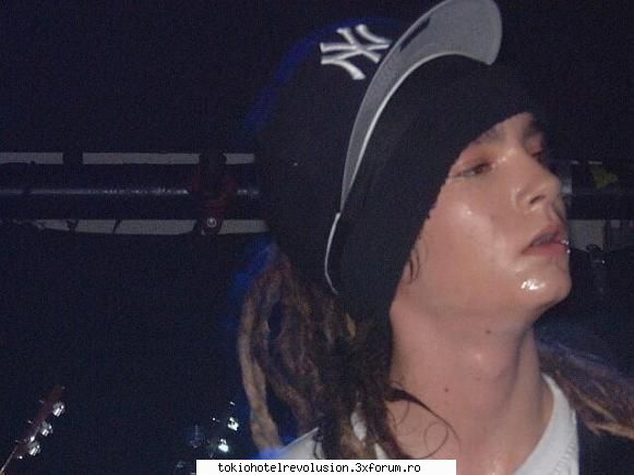 Tom plange? - uitati o poza cu el transpirat luatio in calc si - Tom Kaulitz