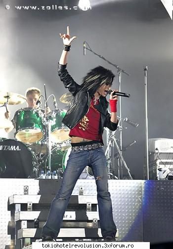 ce e bill?emo,punk rock..goth? - da... eu zic ca trage mai mult a rock-er - Arhiva Generala /General Archive