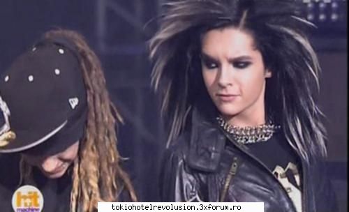 fun with bill and tom! - b: tom,ce canti acolo? t k io mai stiu mha? - Gemenii Kaulitz