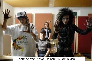 fun with bill and tom! - va pun si eu una:d tom: bill am si eu o intrebare - Gemenii Kaulitz