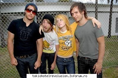 paramore - e he he :P asta e :-j o ador pe hayley shy imi - Muzică