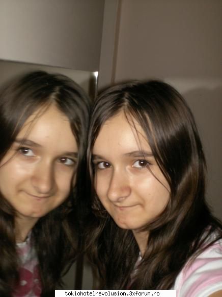this is me..sper sa nu va speriati... - alta cu efectu ala..d oglinda eu si sora - Fotografii cu utilizatorii