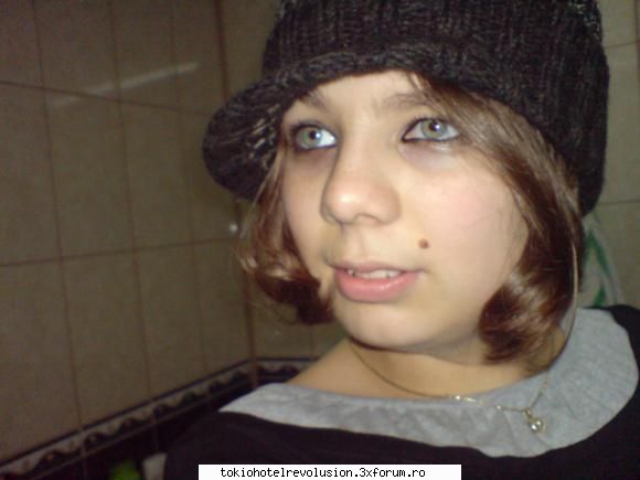 yo - deci sper sa nu va speriati de moh:P - Fotografii cu utilizatorii
