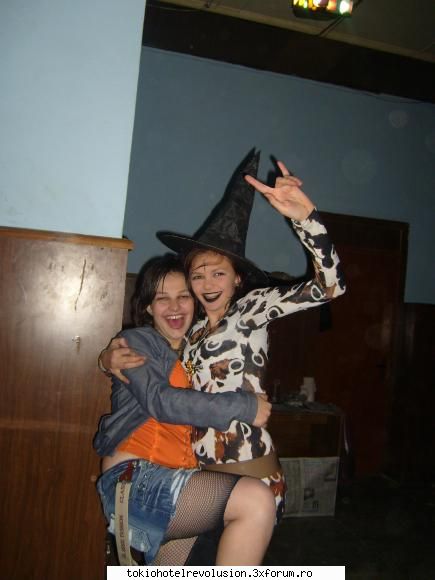 yo ,,SANDUTZA,, La hallowen shi q natasha - iak.......yo sunt cea q pelerina - Fotografii cu utilizatorii